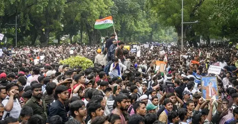 ককরোচ জনতা পার্টির আন্দোলন